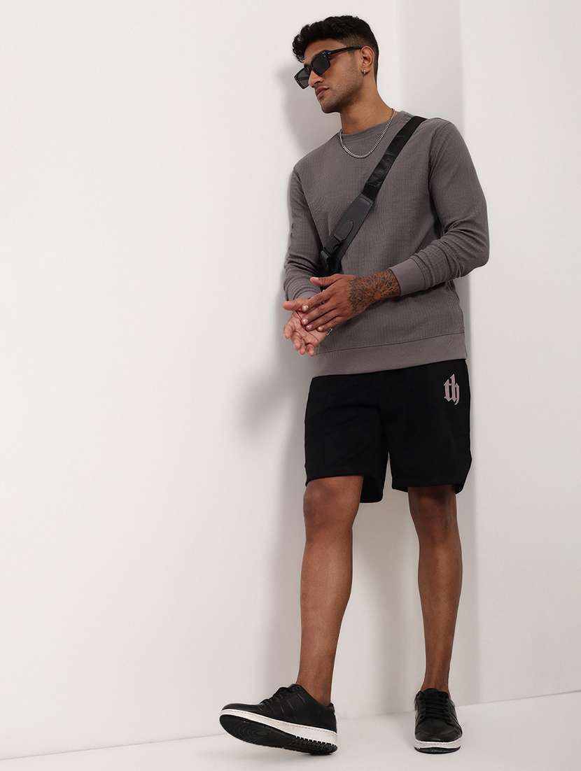 men solid mid rise regular fit shorts - 21696098 - Standard Image - 4