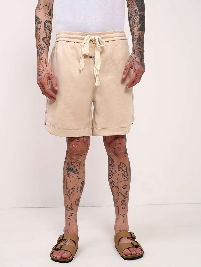 men solid mid rise regular fit shorts