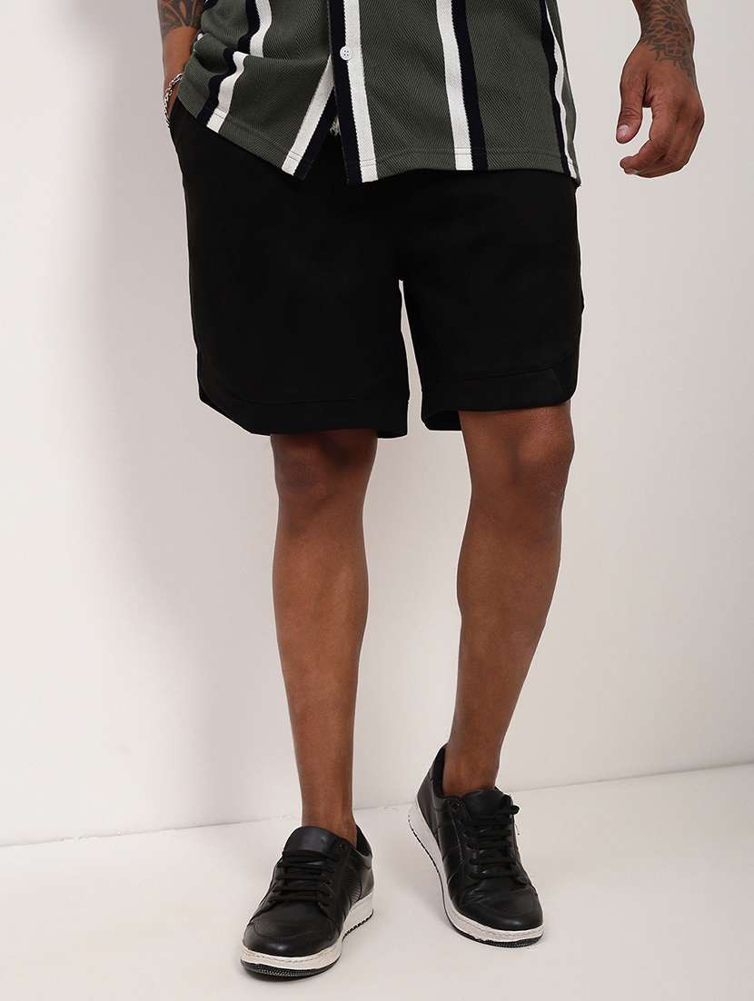 men solid mid rise regular fit shorts - 21696100 -  Standard Image - 1
