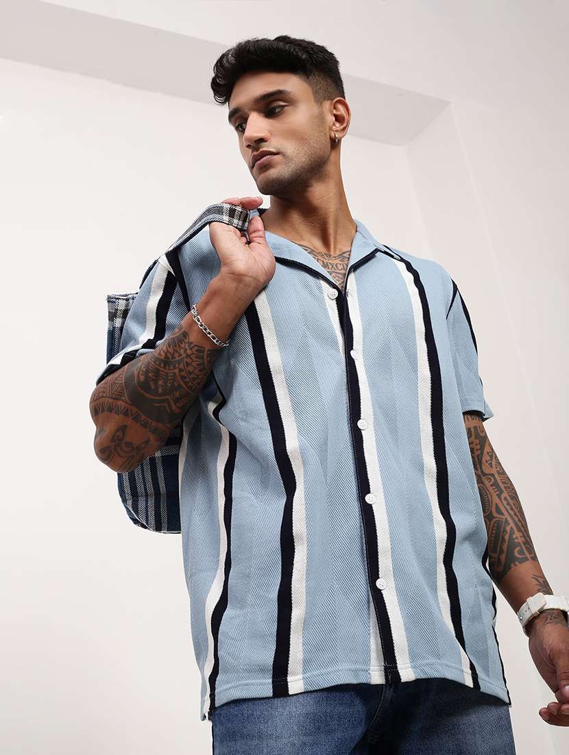 men striped short sleeves casual shirt - 21696320 -  Standard Image - 1
