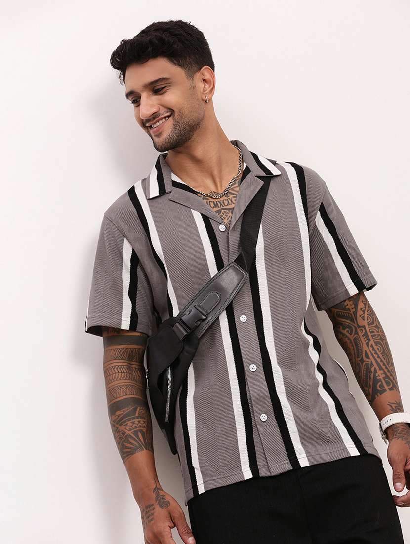 men striped short sleeves casual shirt - 21696321 -  Standard Image - 1