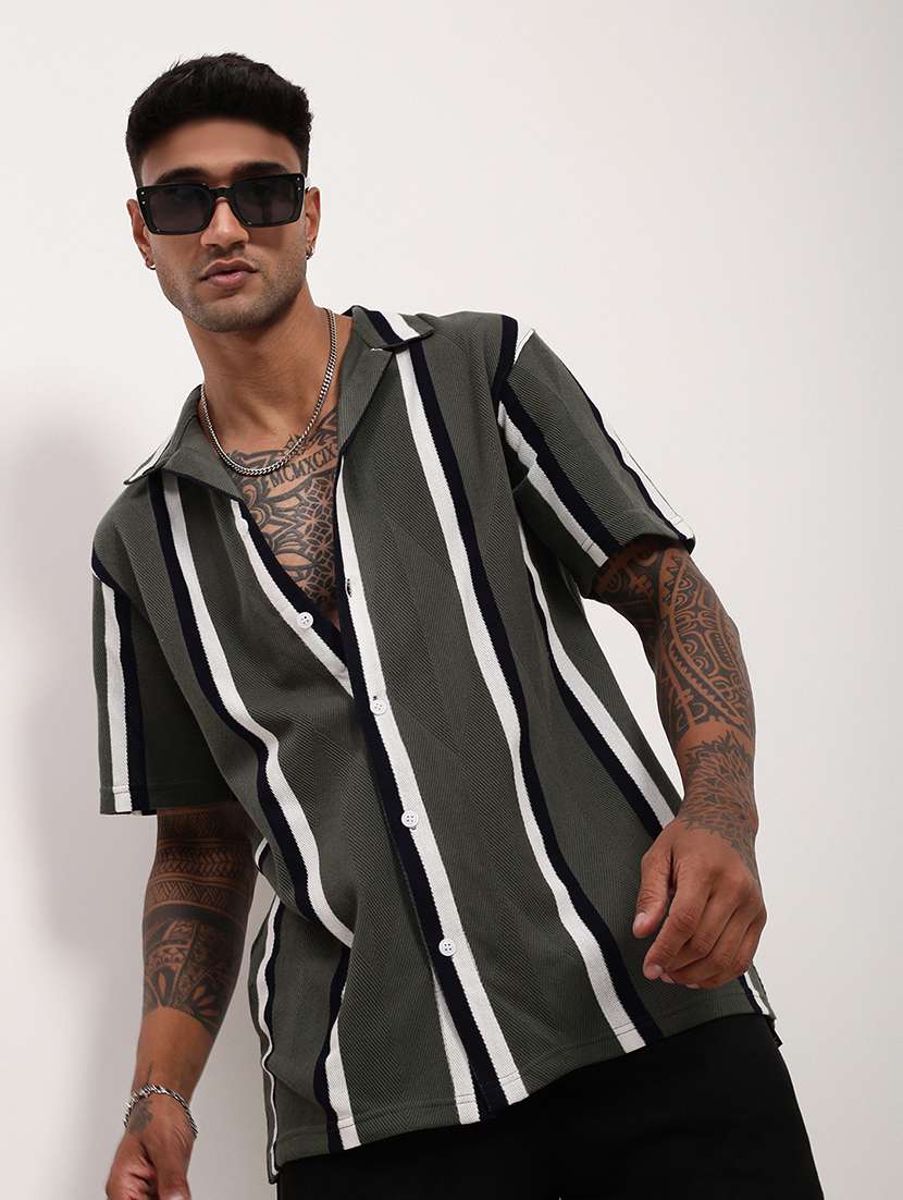 men striped short sleeves casual shirt - 21696323 -  Standard Image - 1