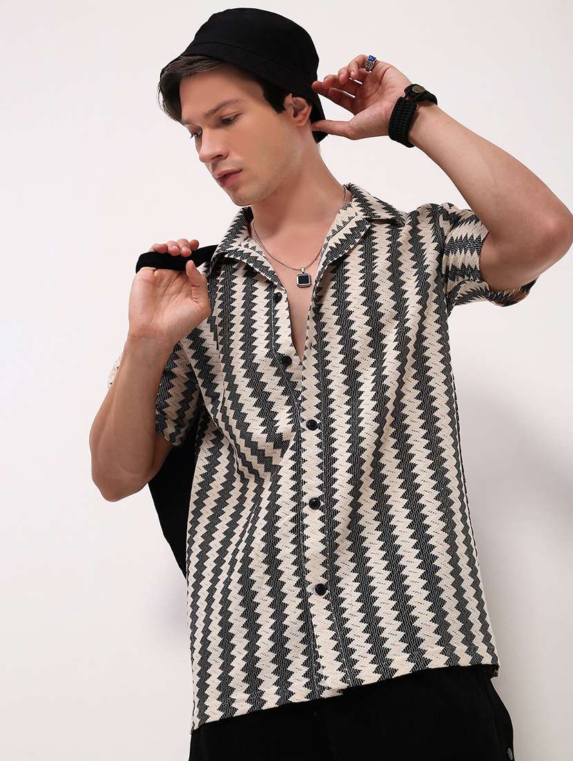 men striped short sleeves casual shirt - 21696334 -  Standard Image - 1