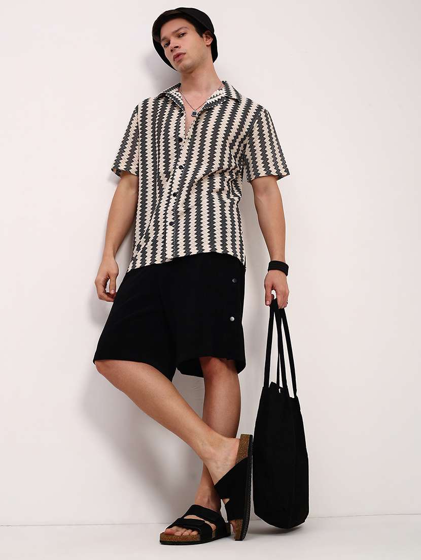 men striped short sleeves casual shirt - 21696334 -  Standard Image - 4