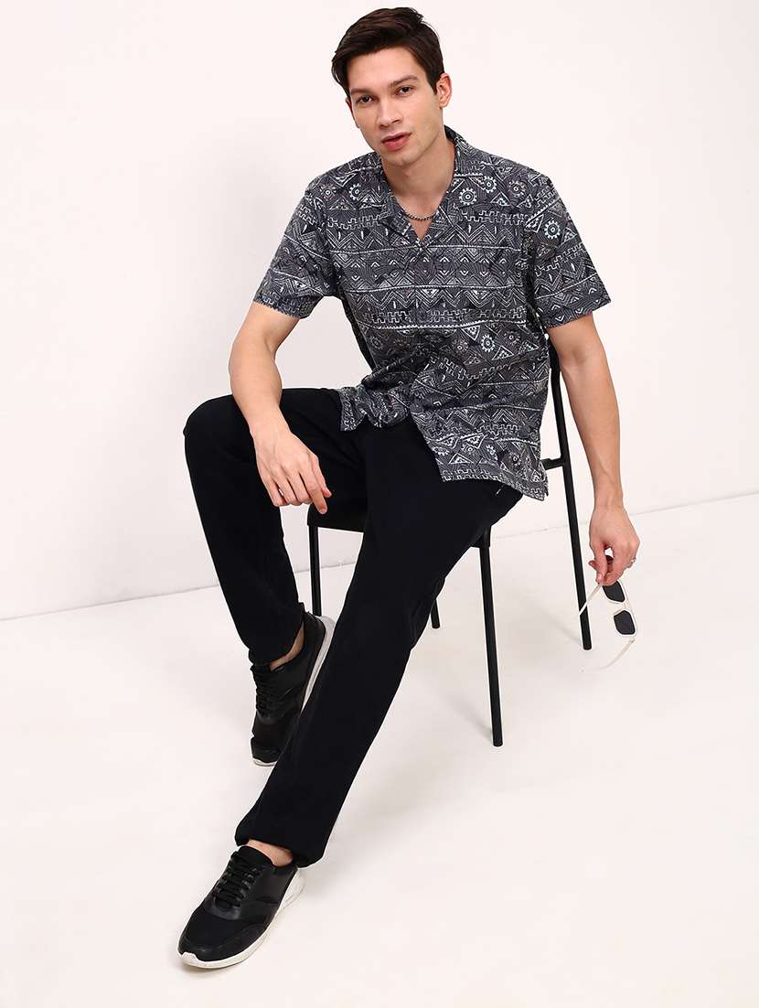 men abstract printed short sleeves casual shirt - 21696372 -  Standard Image - 4
