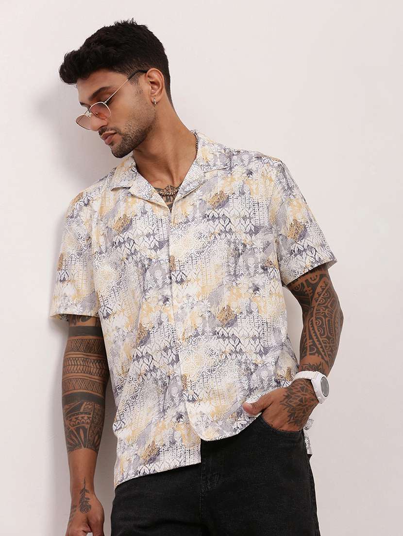 men geometric printed short sleeves casual shirt - 21696396 -  Standard Image - 1