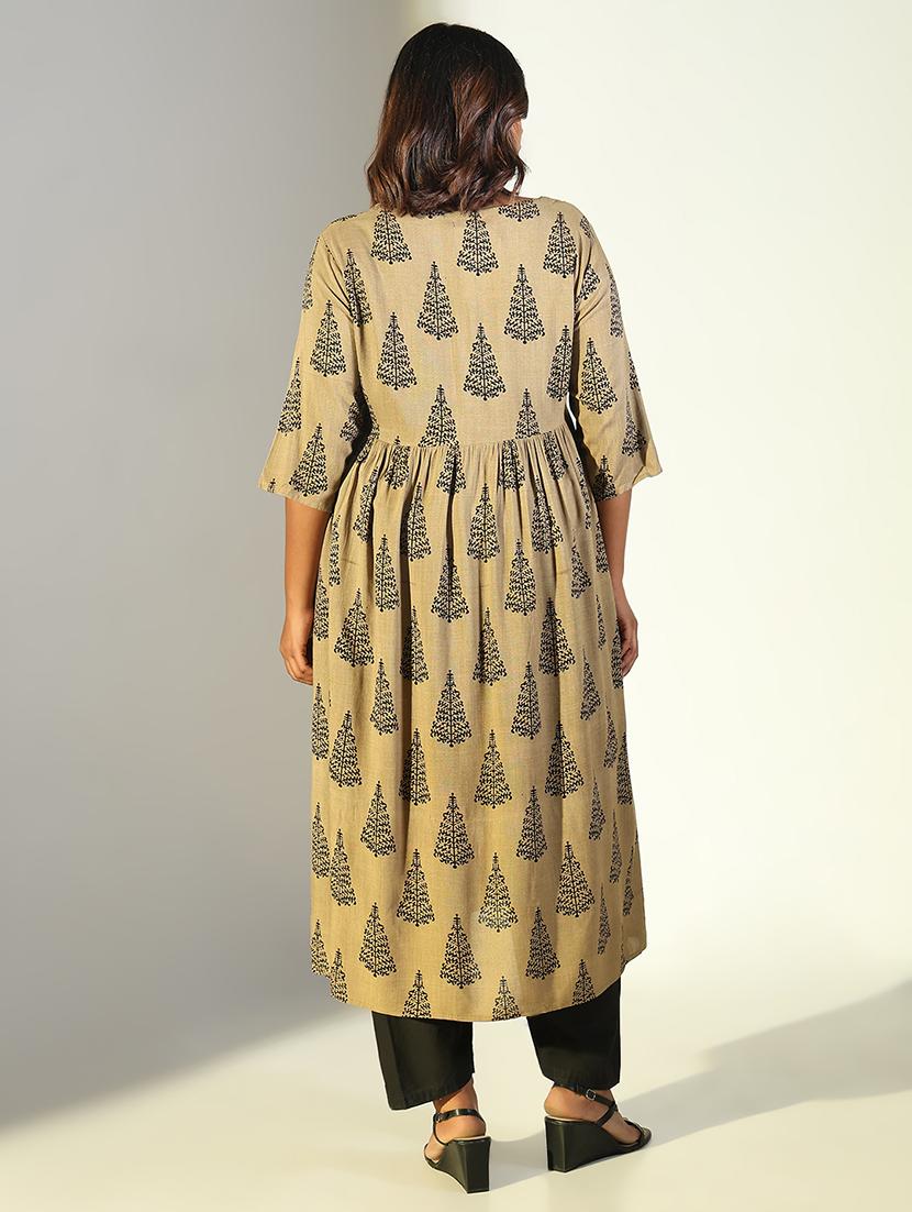 women three quarter sleeve anarkali kurta - 21696958 - Standard Image - 4