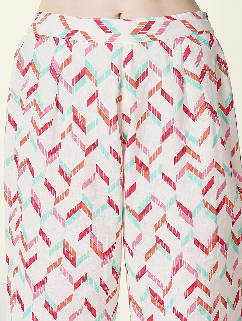 women geometric printed slit sleeve kurta palazzo set - 21697069 -  Standard Image - 6