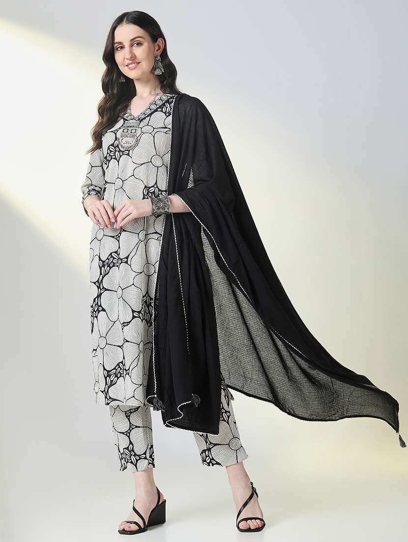 women three quarter sleeve kurta pant with dupatta set - 21697081 -  Standard Image - 1