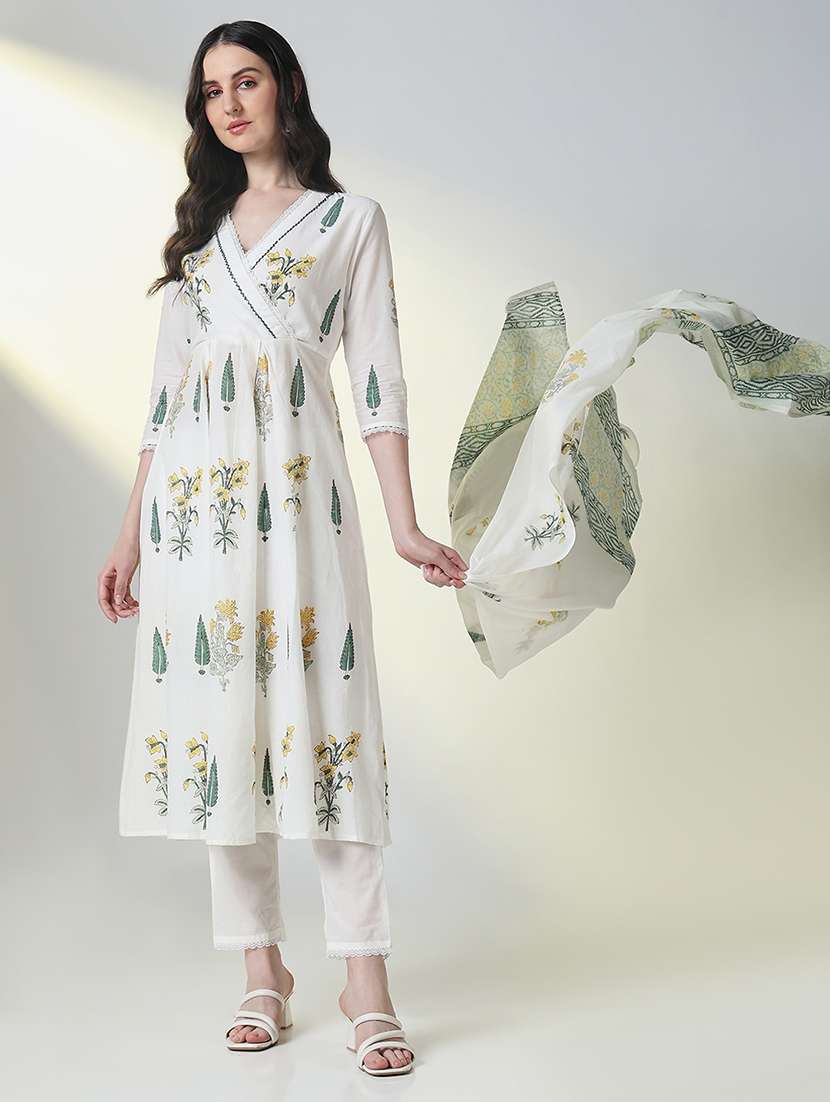women floral kurta pant set with dupatta - 21697085 -  Standard Image - 1