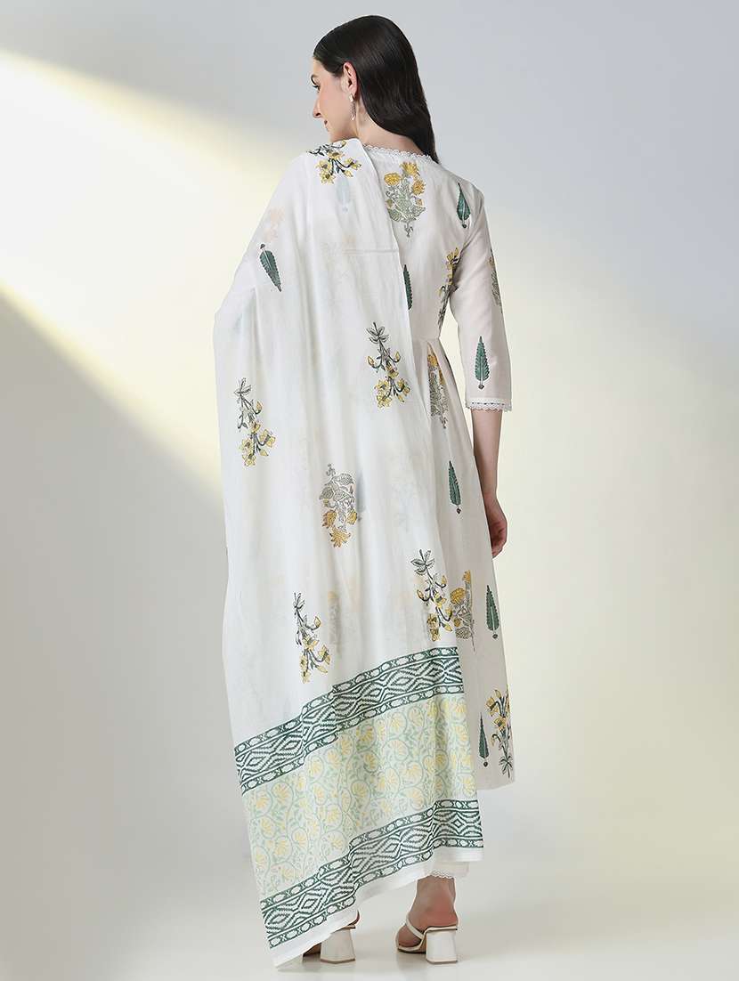 women floral kurta pant set with dupatta - 21697085 -  Standard Image - 4