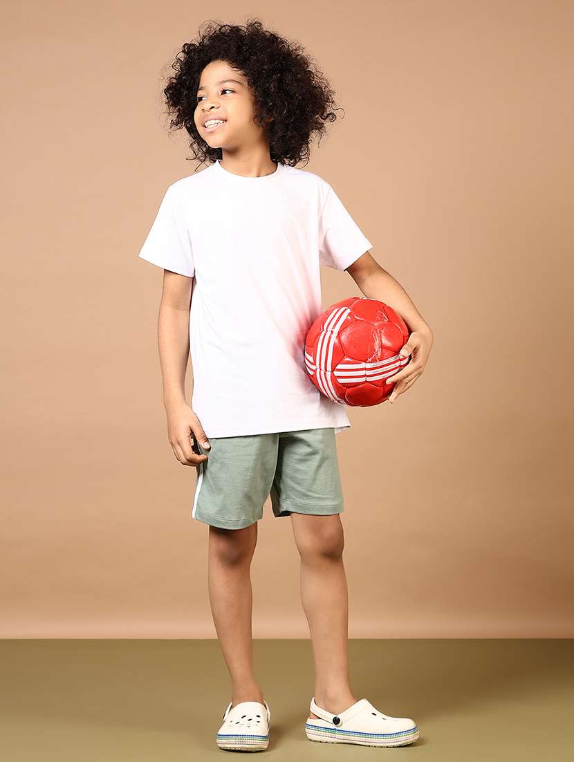 boys printed mid rise shorts - 21700282 - Standard Image - 4