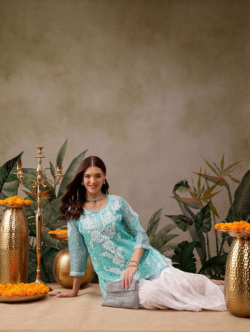 women notch neck chikankari work straight kurti - 21700574 - Standard Image - 4