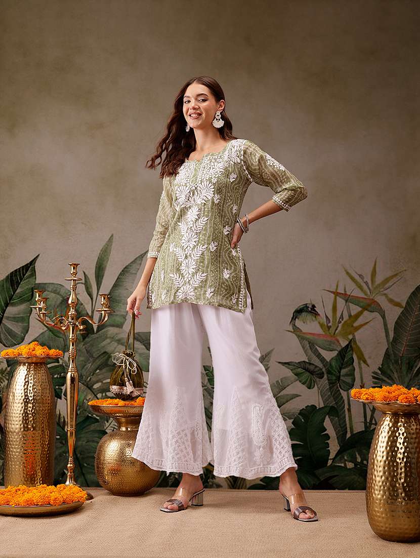 women notch neck chikankari work straight kurti - 21700578 -  Standard Image - 4