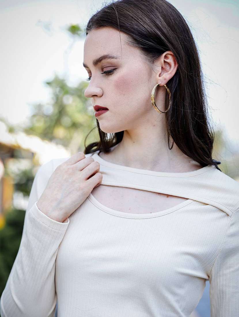 women solid cut out detailed long sleeves top - 21700590 -  Standard Image - 4