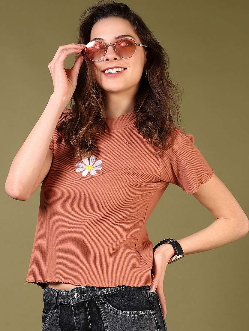 women embroidered short sleeve t-shirt - 21700705 -  Standard Image - 1