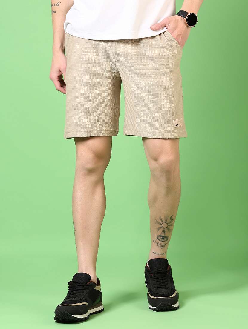 men mid rise solid shorts