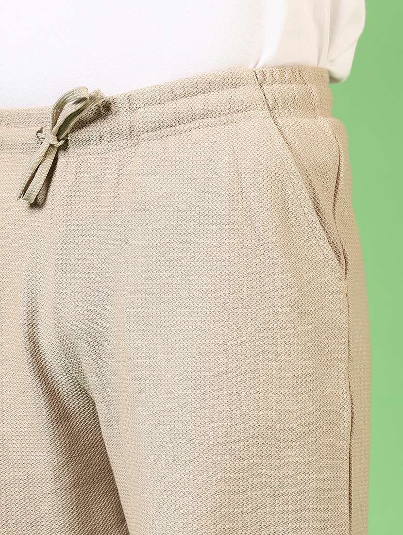 men mid rise solid shorts - 21701011 -  Standard Image - 4