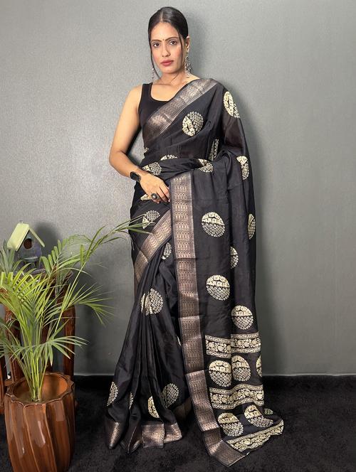 women block print zari bordered saree with blouse - 21703247 - Standard Image - 0