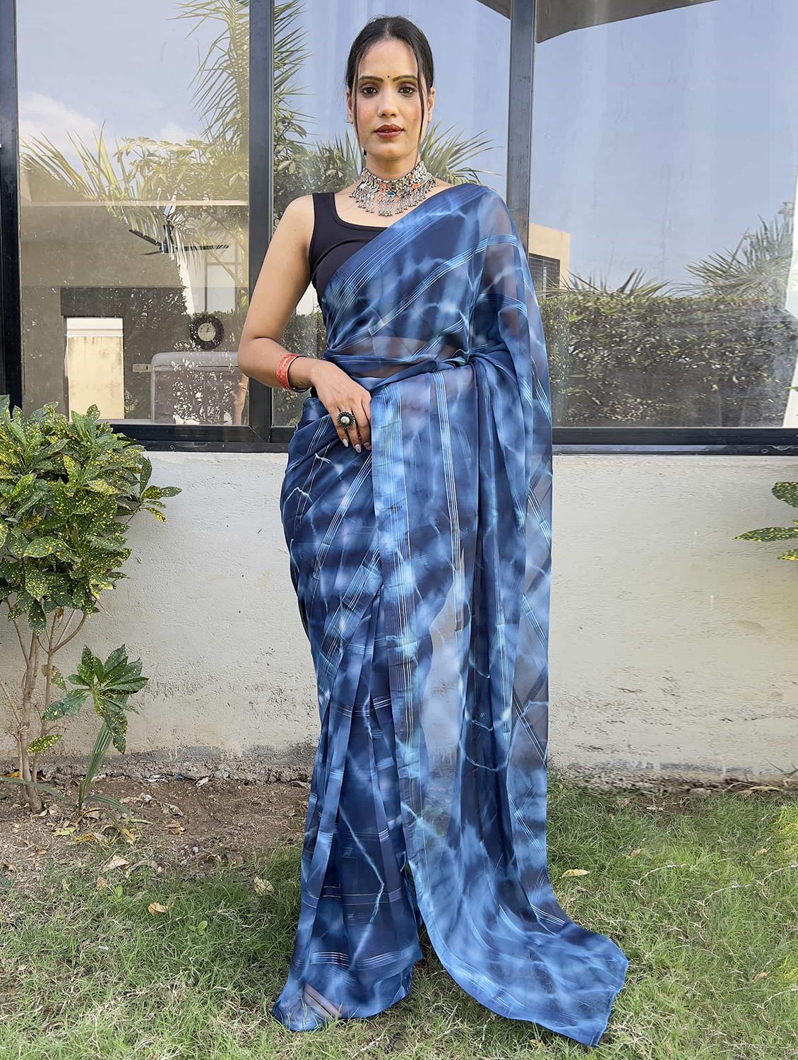 women stripes printed saree with blouse - 21703330 - Zoom Image - 0