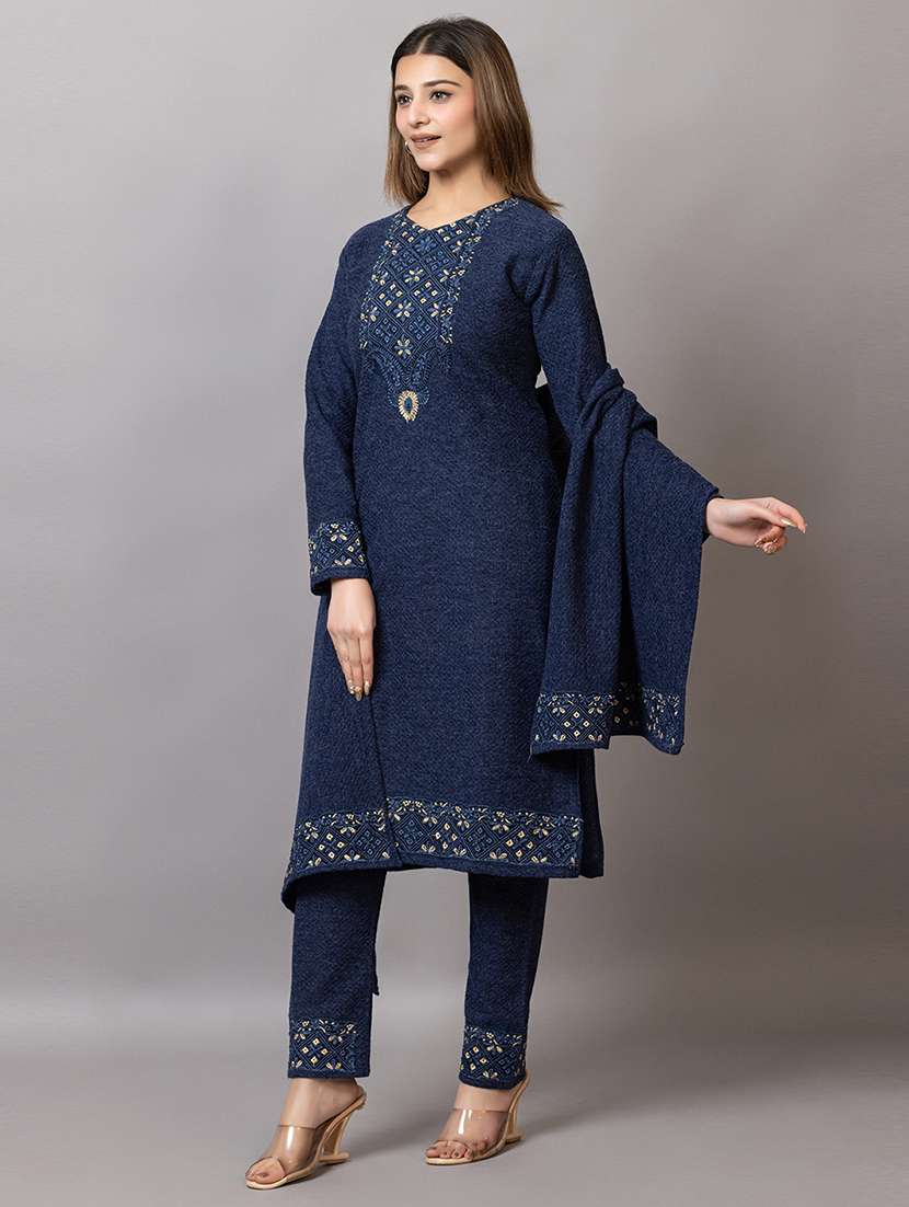 women embroidered v neck suit set - 21703807 -  Standard Image - 1