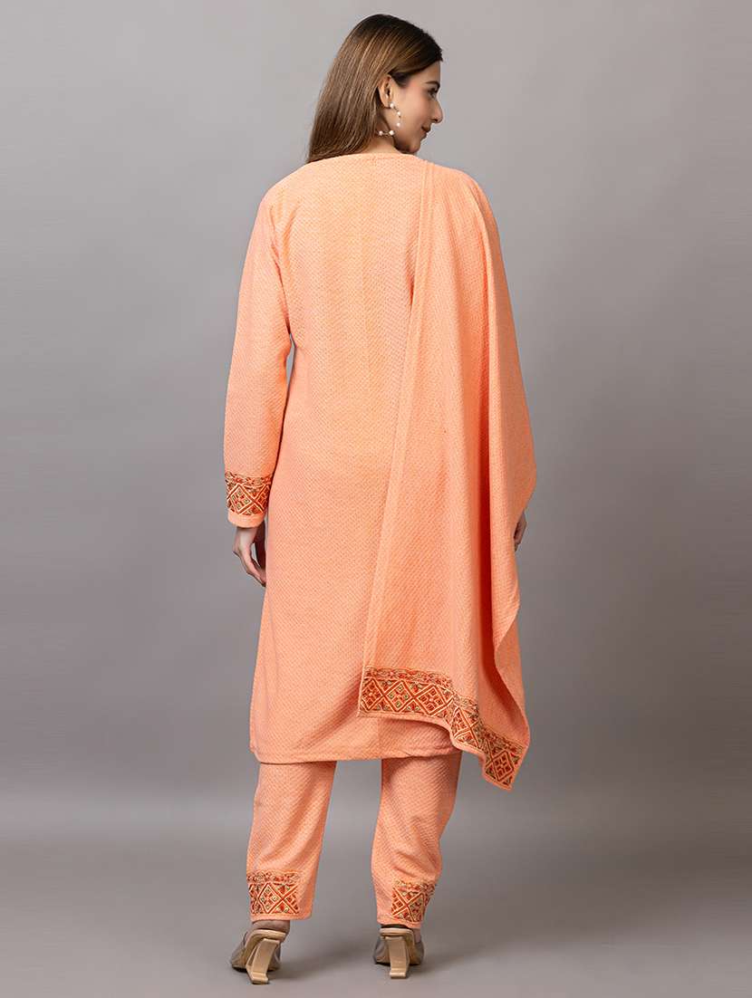 women embroidered v neck suit set - 21703808 -  Standard Image - 4