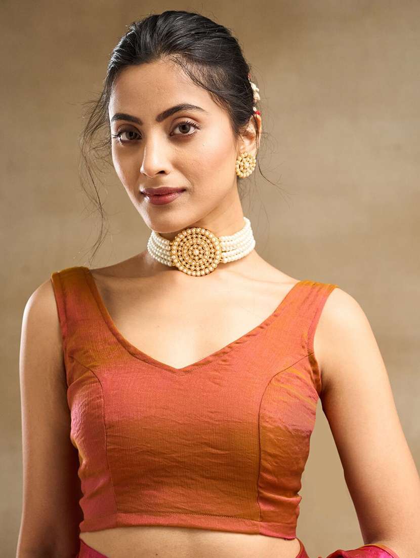 women pink solid saree with blouse - 21705573 -  Standard Image - 4