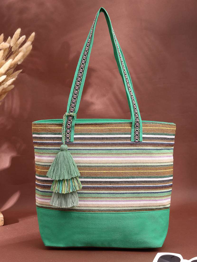 women printed zip closure tote bag