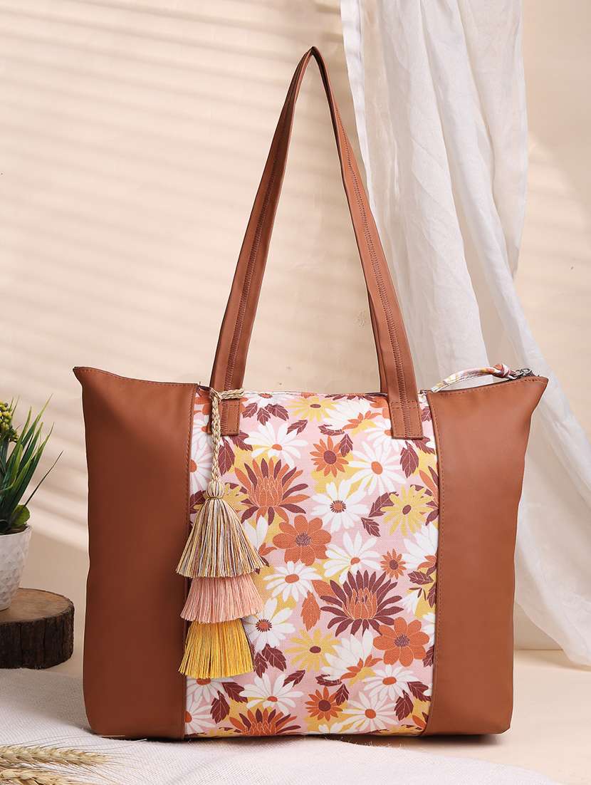 women printed zip closure tote bag