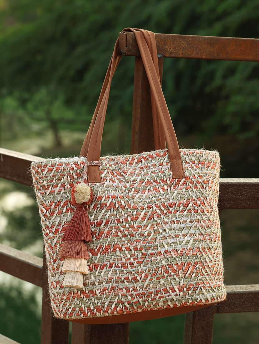women printed regular tote bag