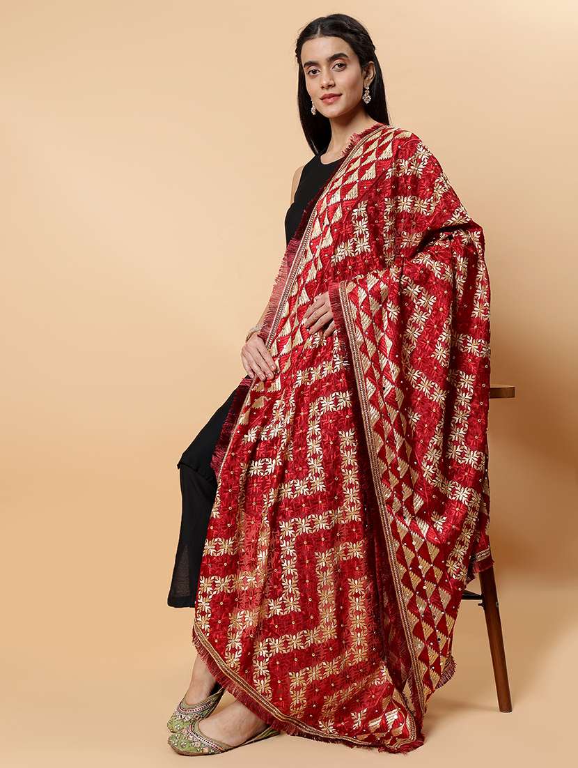 women phulkari dupatta with mirror work - 21707693 - Standard Image - 4