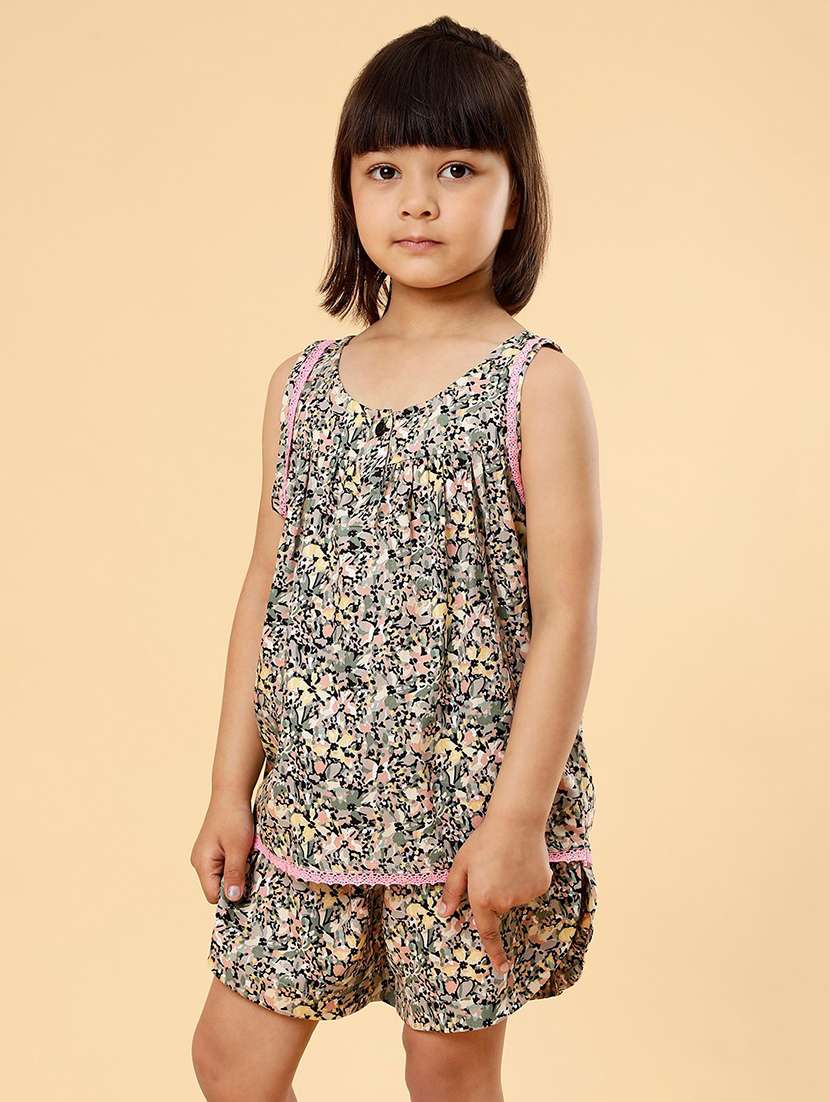 girls printed round neck shorts set