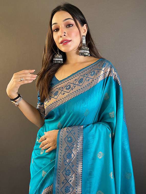 women self design bordered saree with blouse - 21708466 - Standard Image - 1