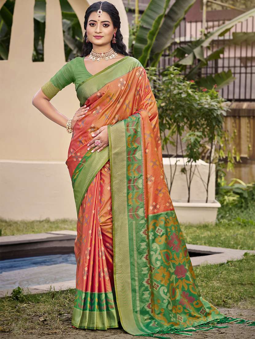 women self design bordered saree with blouse