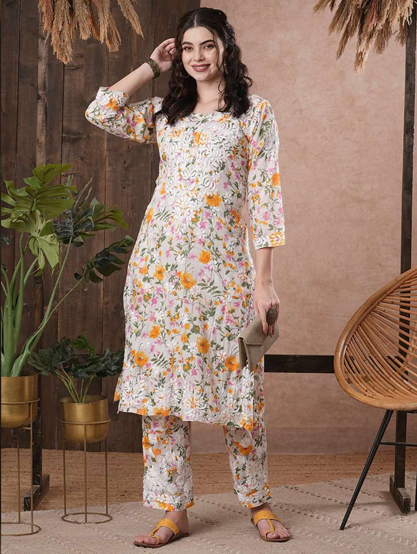 women chikankari kurta pant set