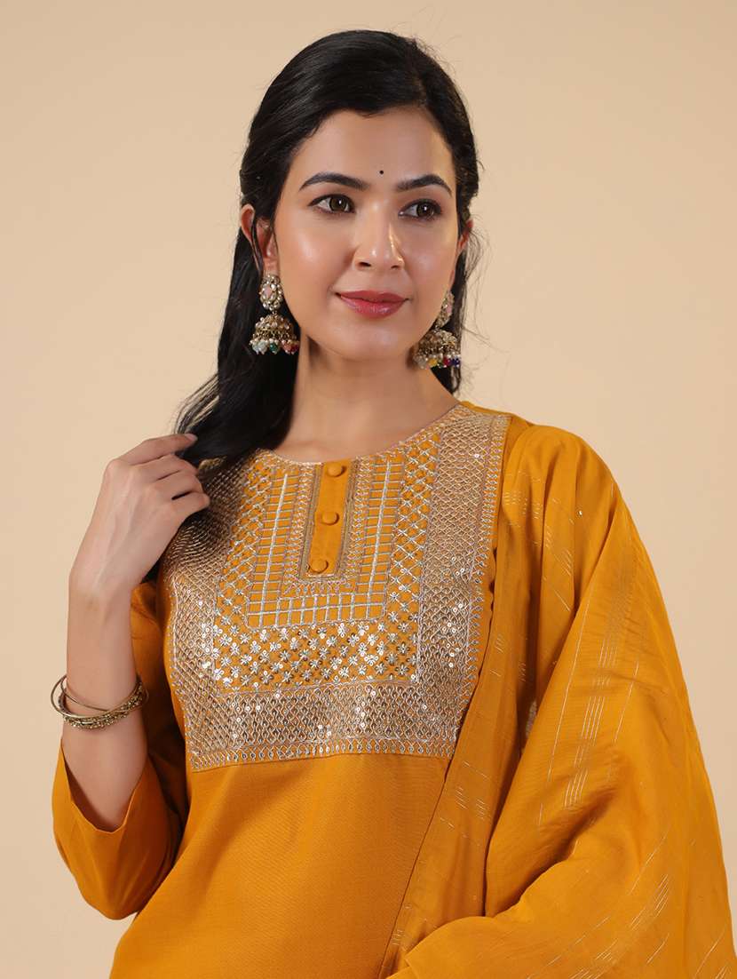 women three quarter sleeve kurta pant with dupatta set - 21709486 - Standard Image - 4