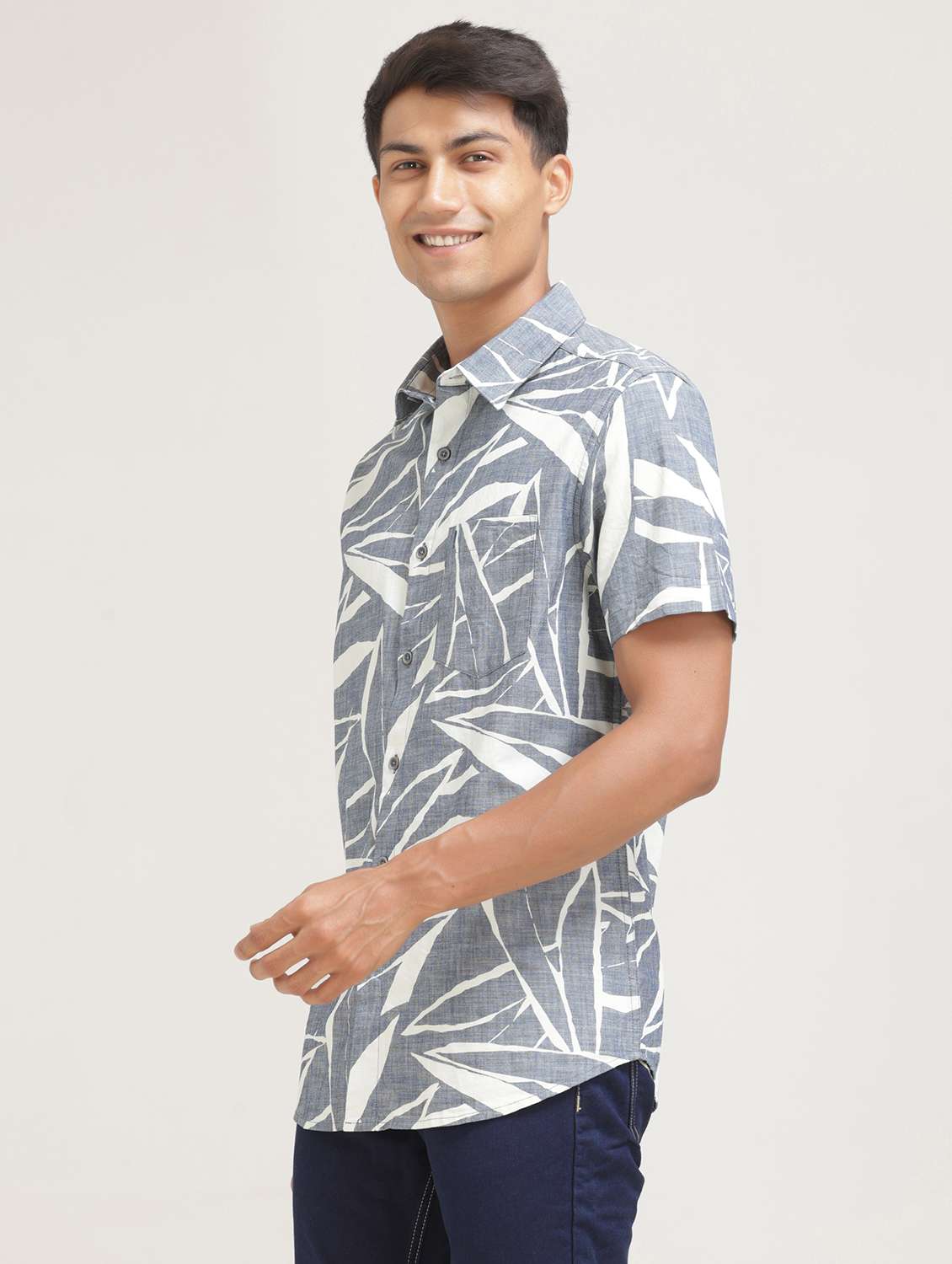 men printed short sleeve casual shirt - 21710326 -  Standard Image - 1