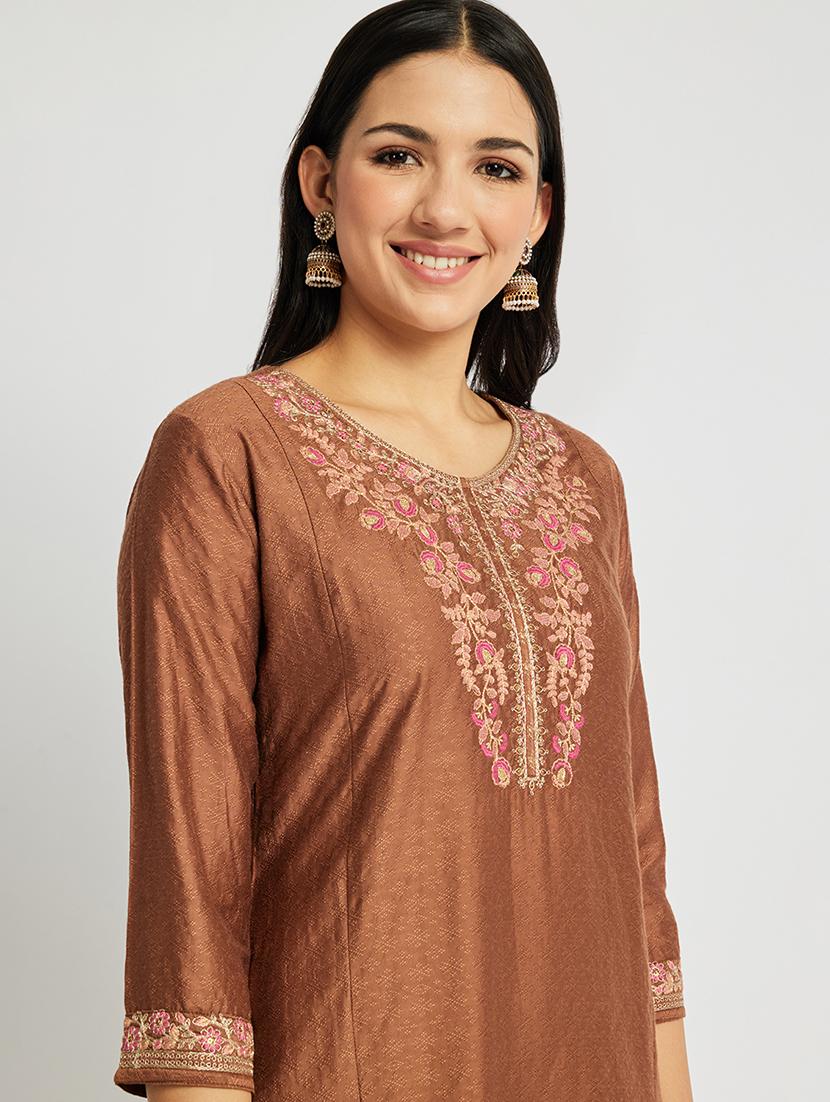 women embroidered three quarter sleeve a-line kurta - 21710391 - Standard Image - 4