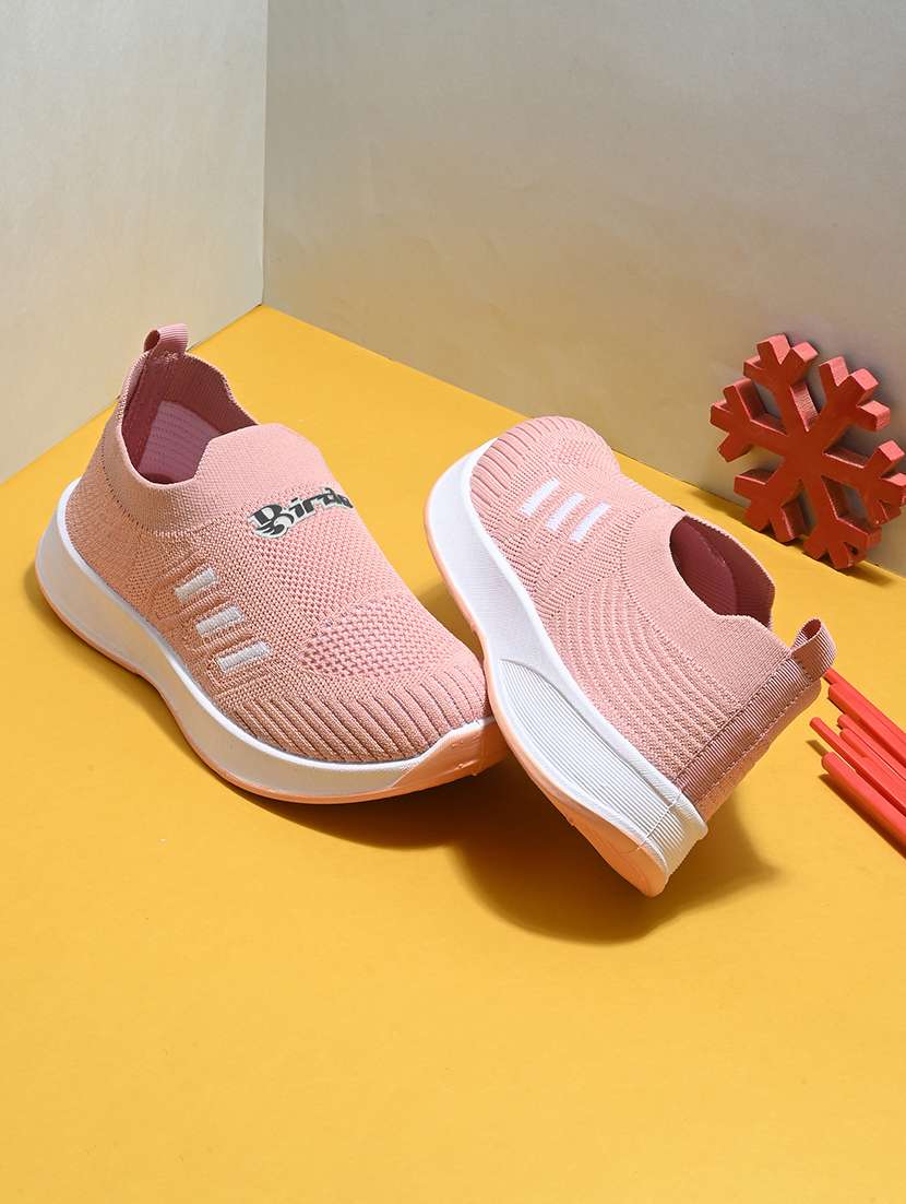 women solid slip on sports shoe