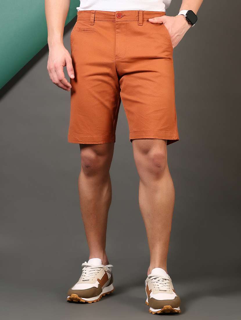 men solid mid rise shorts