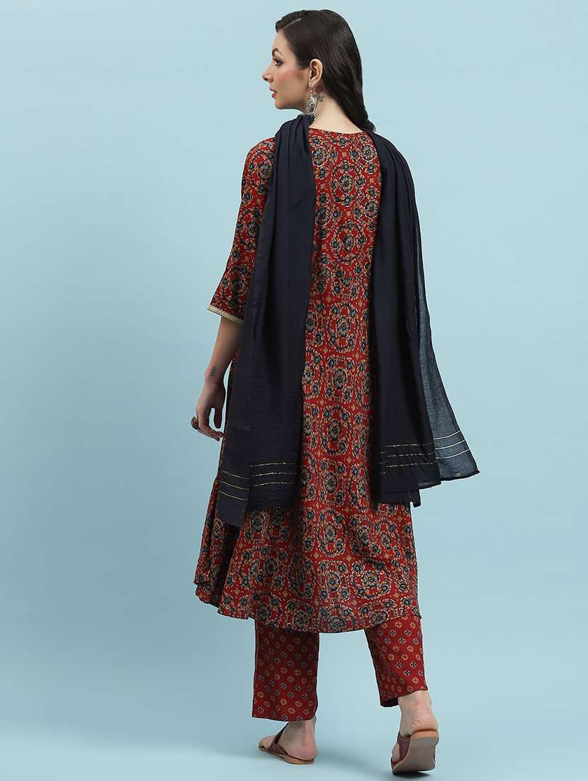 women three quarter sleeve anarkali kurta pant with dupatta set - 21714277 -  Standard Image - 4