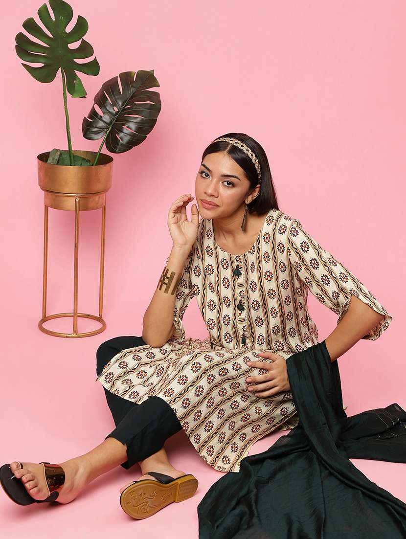 women three quarter sleeve kurta pant with dupatta set - 21714279 -  Standard Image - 4