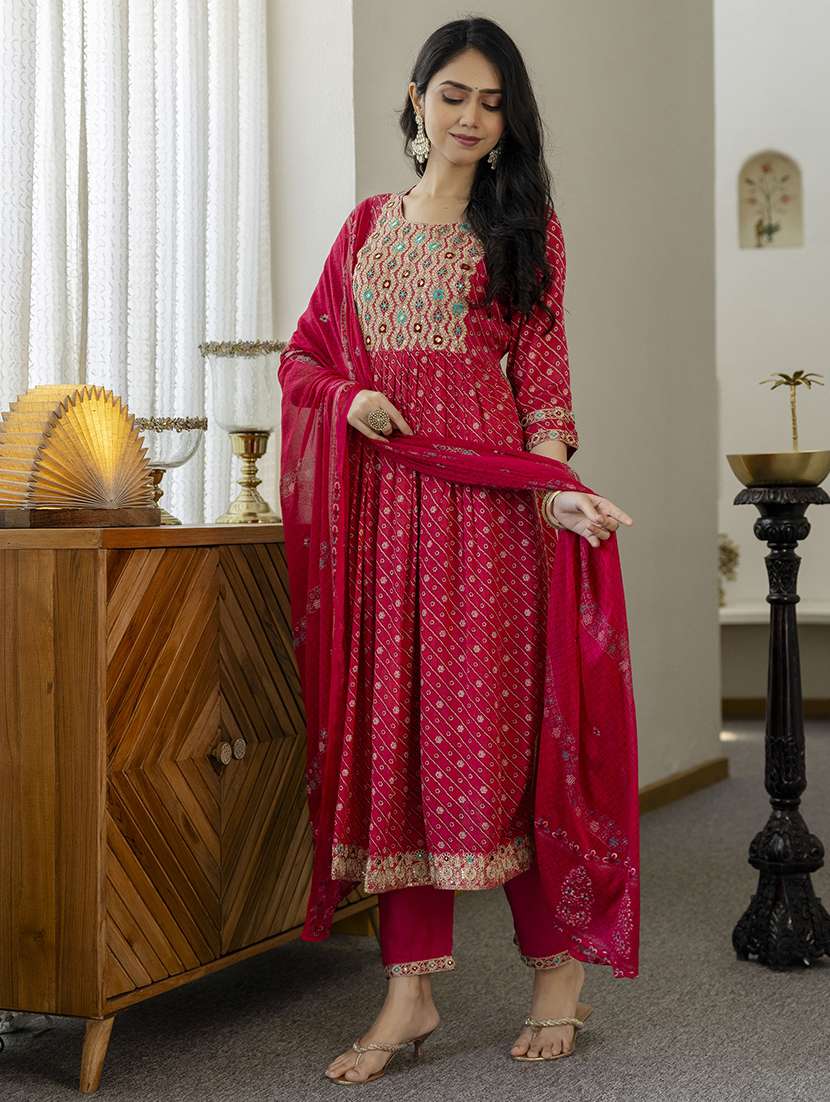 women three quarter sleeve kurta pant with dupatta set - 21715775 - Standard Image - 1