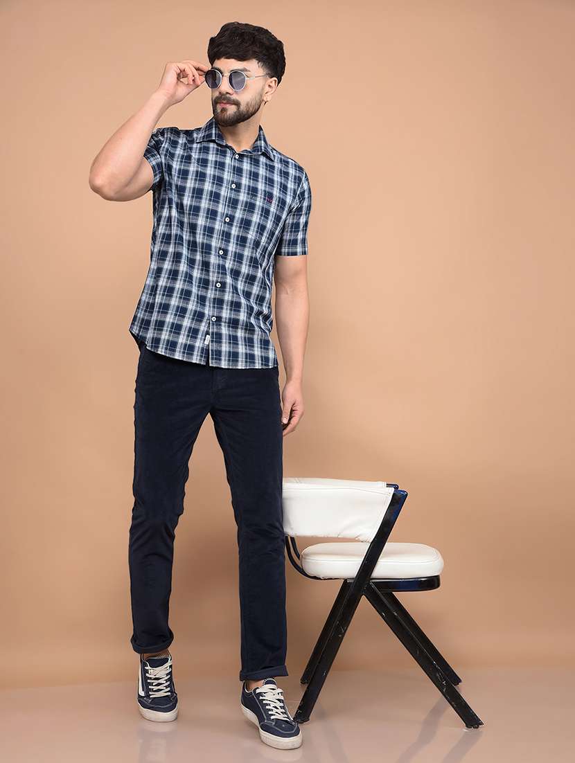 men short sleeves checkered casual shirt - 21716265 -  Standard Image - 4