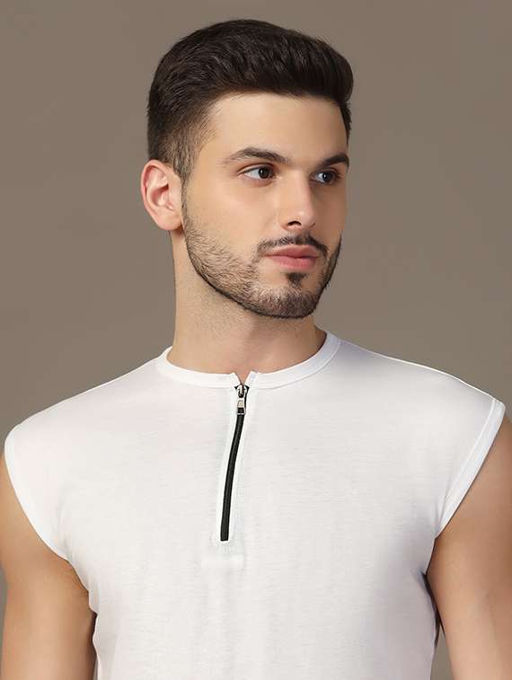 men sleeveless plain t-shirt - 21717603 - Standard Image - 4