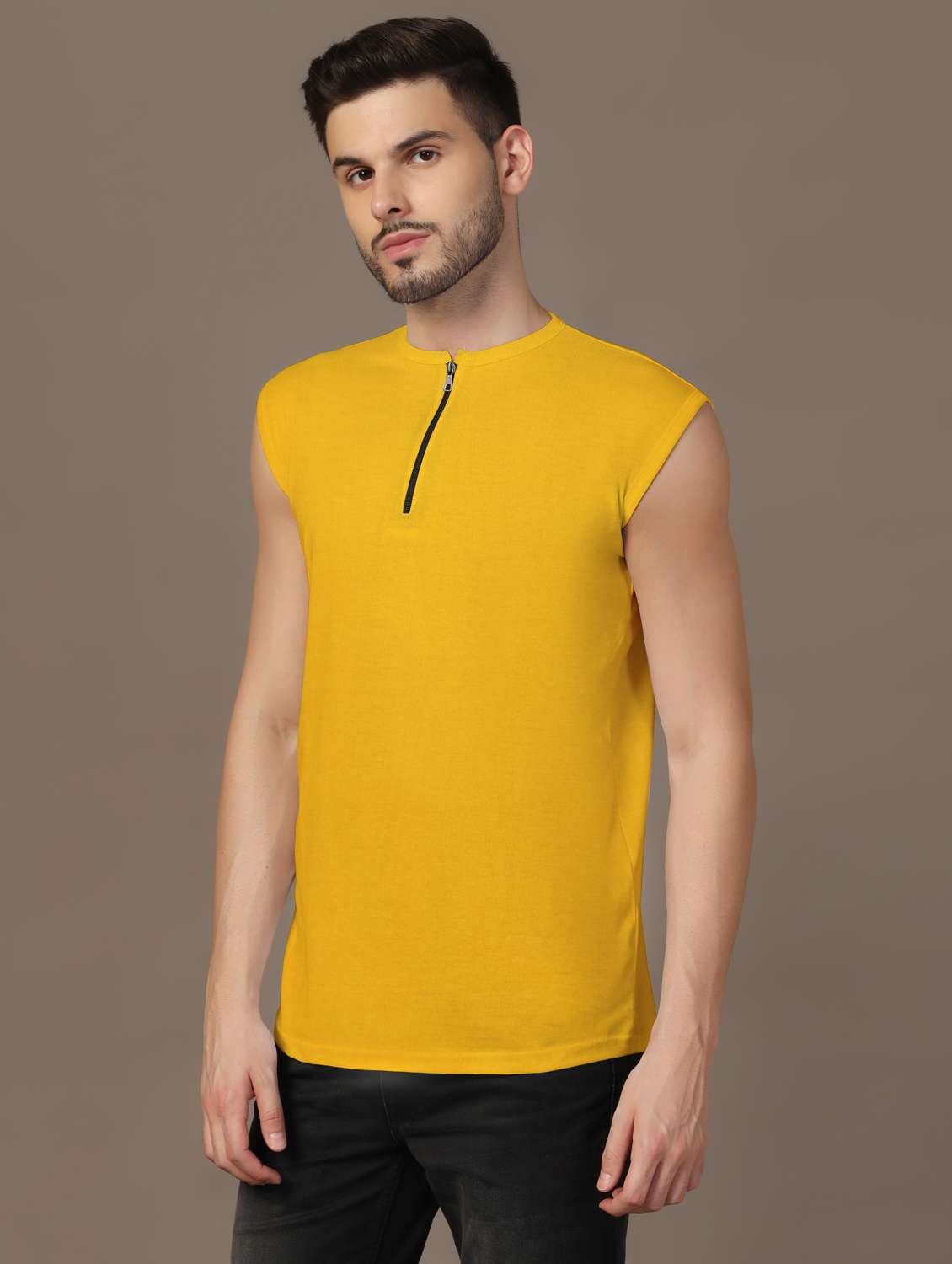 men sleeveless plain t-shirt - 21717604 -  Standard Image - 1