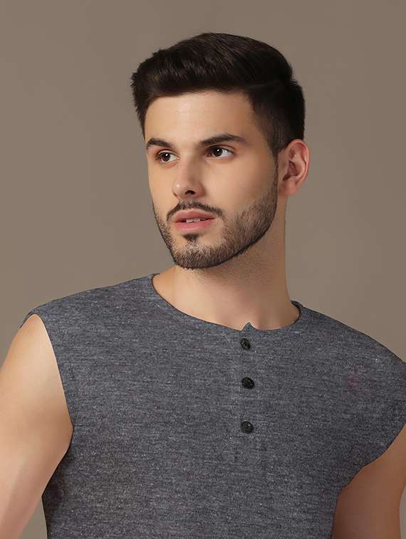 men sleeveless plain t-shirt - 21717674 -  Standard Image - 4