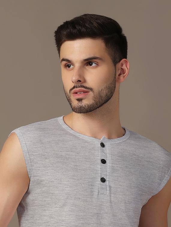 men sleeveless plain t-shirt - 21717675 - Standard Image - 4