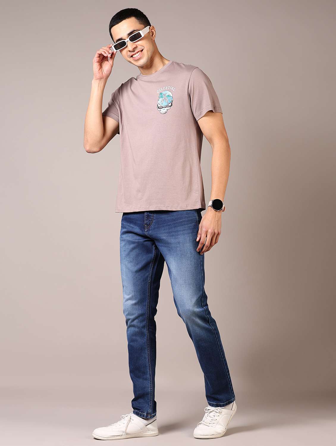 men washed mid rise jeans - 21718019 -  Standard Image - 4