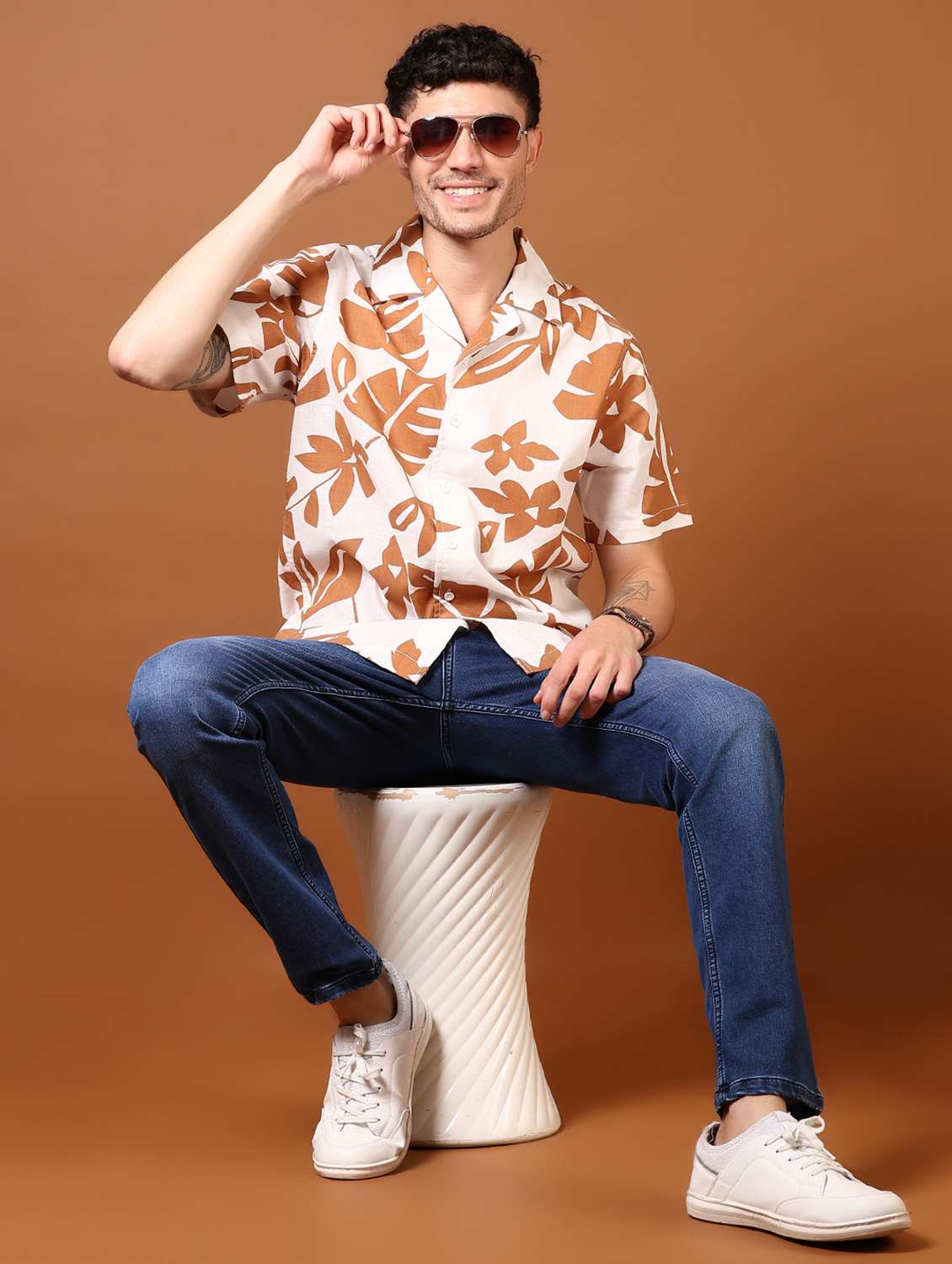 men washed mid rise jeans - 21718076 -  Standard Image - 4